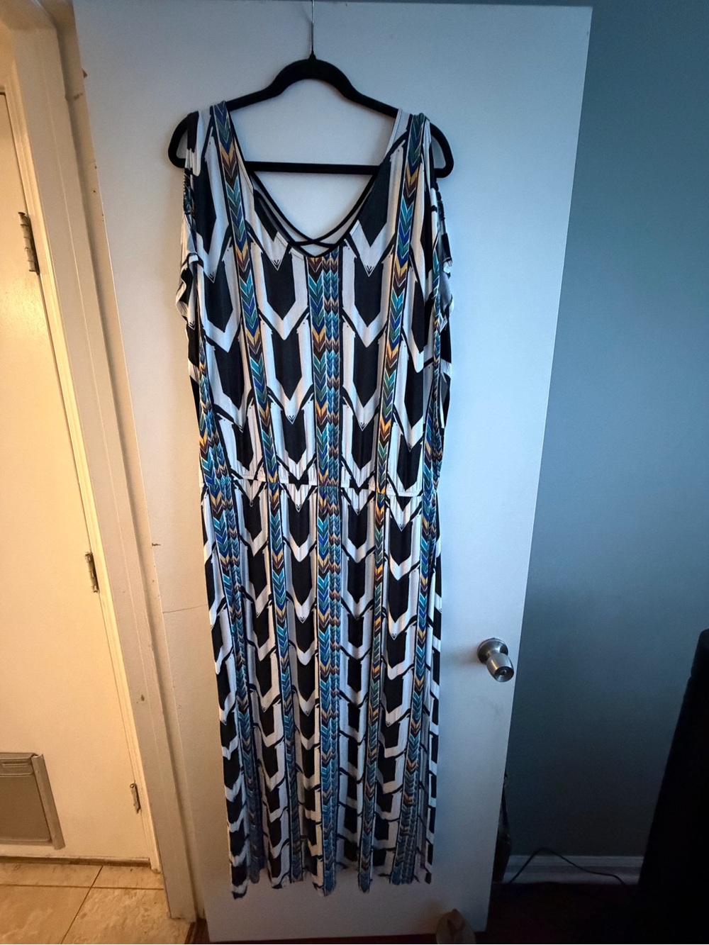 Apt. 9 Black, White & Blue Chevron Maxi Dress
